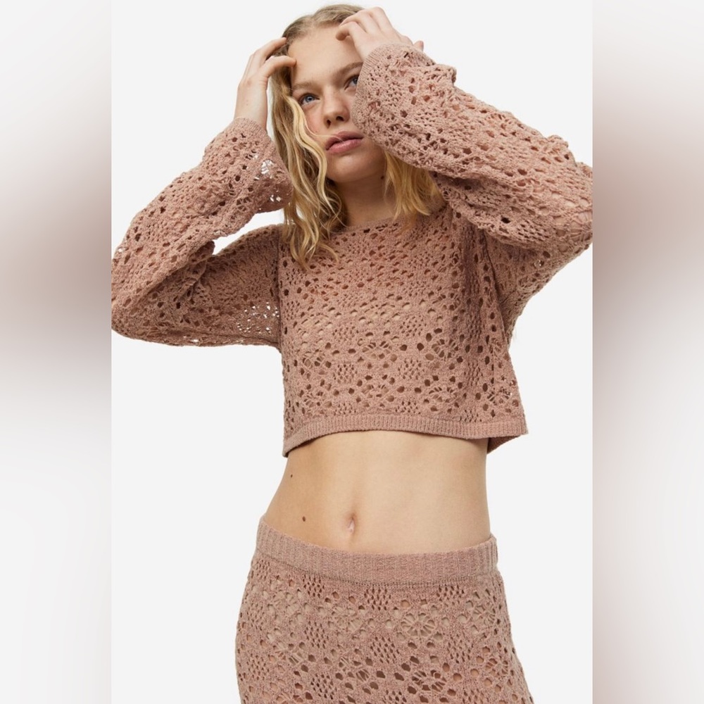 H&M Ladies’ Beige/Tan Brown Short-hole knit sweater! Brand New!